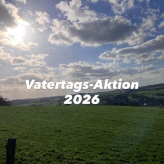 Donnerstag - Vatertag - feiern wir alle Väter, Bonus-Väter, Opa-Legenden und die Jungs, die beim Wandern behaupten: „Wir sind gleich da.“ (Spoiler: Sind wir nie.)

🍻 Macht mit bei unserer kleinen Vatertags-Aktion:

Schnappt euch euren Papa, eure Kids, den Bollerwagen oder eure Vatertags-Crew und macht ein Foto auf eurer Lieblings-Ruhebank in Marienberghausen oder entlang eurer Tour.

Egal ob:
	•	Profi-Wanderer,
	•	Bankdrücker,
	•	Grillmeister,
	•	Wegbier-Sommelier 
oder einfach nur „Ich bin nur wegen dem Bier hier“.

📸 Postet euer Bild oder Reel, erzählt uns euren besten Vatertags-Moment und markiert den Heimatverein Marienberghausen — wir reposten die besten, lustigsten und schönsten Beiträge in unserer Story.

Denn seien wir ehrlich:
Die besten Gespräche entstehen entweder
auf der Ruhebank…oder wenn jemand sagt: „Einer geht noch.“

🌿 Gemeinsam feiern wir die kleinen Pausen, große Erinnerungen und echte Dorfmomente.

#Vatertag2026 #Heimatliebe #Marienberghausen #Vattiontour #WegbierWanderung