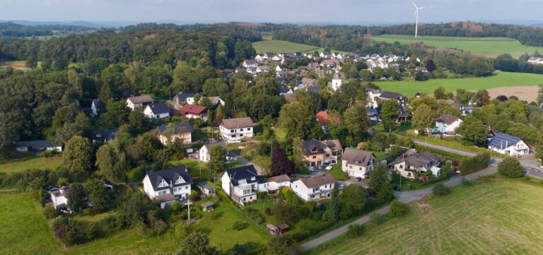 Im Vordergrund "In den Fluren". Im Hintergrund der "Beersen".