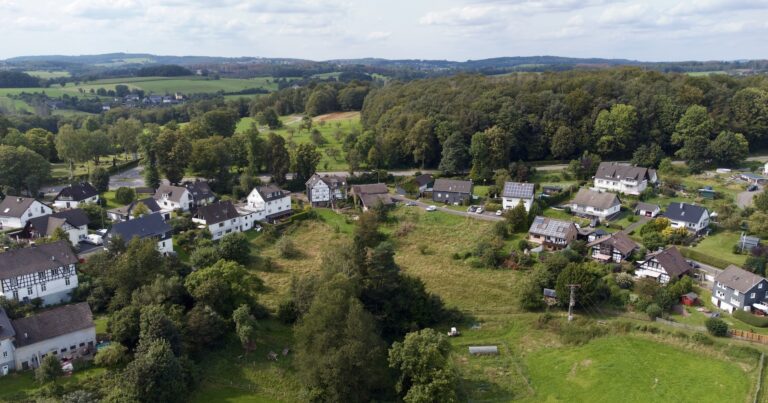 Links "Humperdinckstraße. Rechts "Beerser Weg".